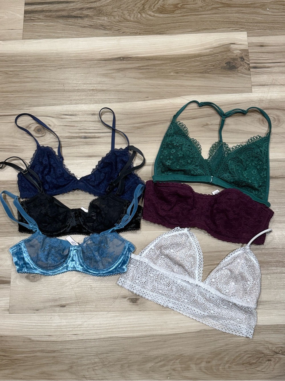Victoria’s Secret Bralettes (Bundle of 6) 32A/Small